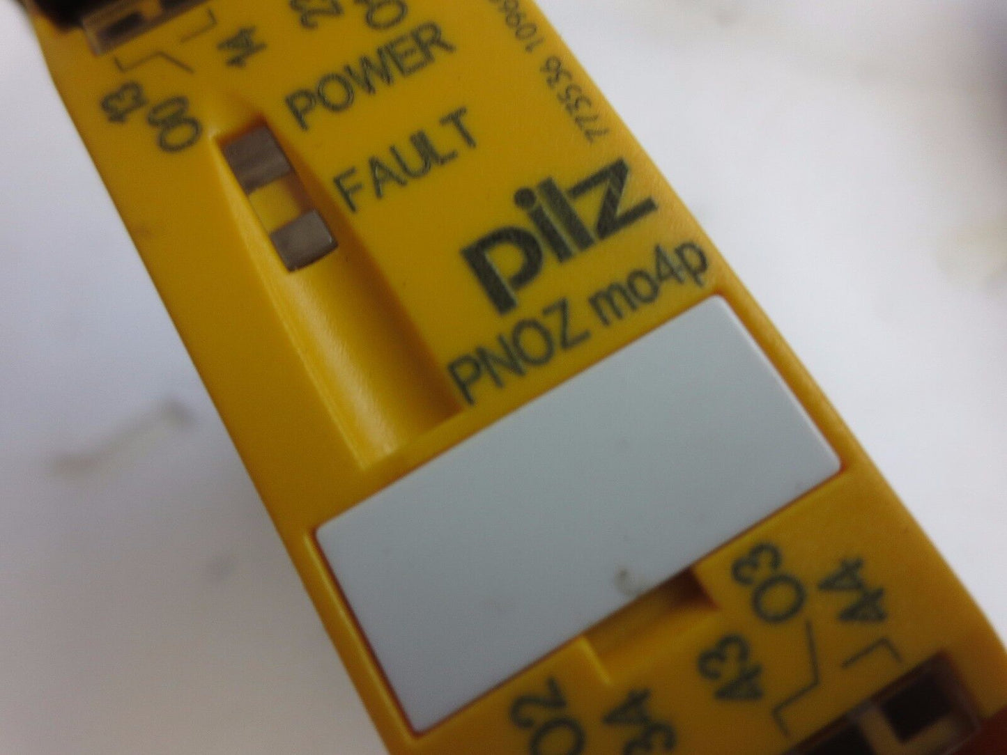 PILZ PNOZ mo4p - 773536 - SAFETY RELAY OUTPUT MODULE 240VAC, 6A / 24V, 6A