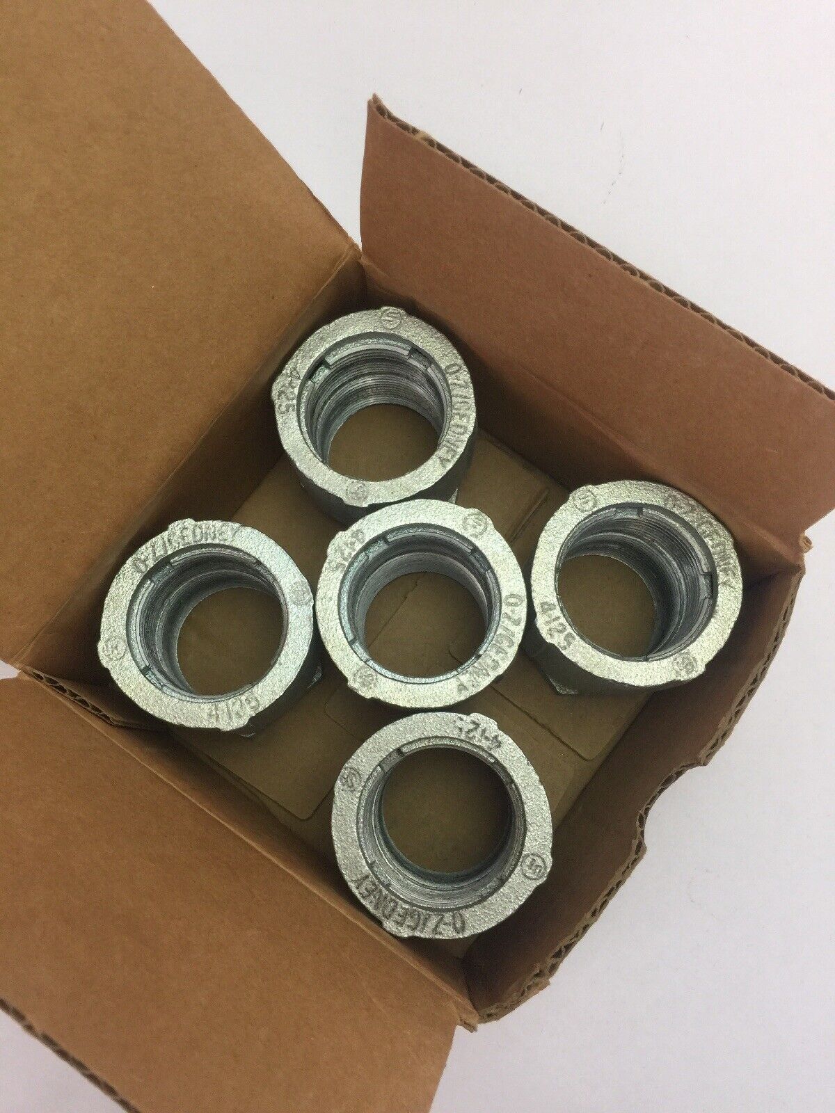 O-Z / GEDNEY 4-125 3-PIECE CONDUIT COUPLINGS 1 1/4" (BOX OF 5)