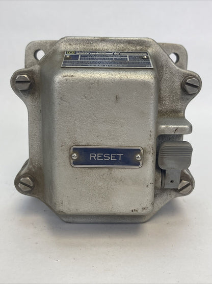 SQUARE D CLASS 9001 TYPE GR-104 SER A PUSHBUTTON RESET STATION 600VAC