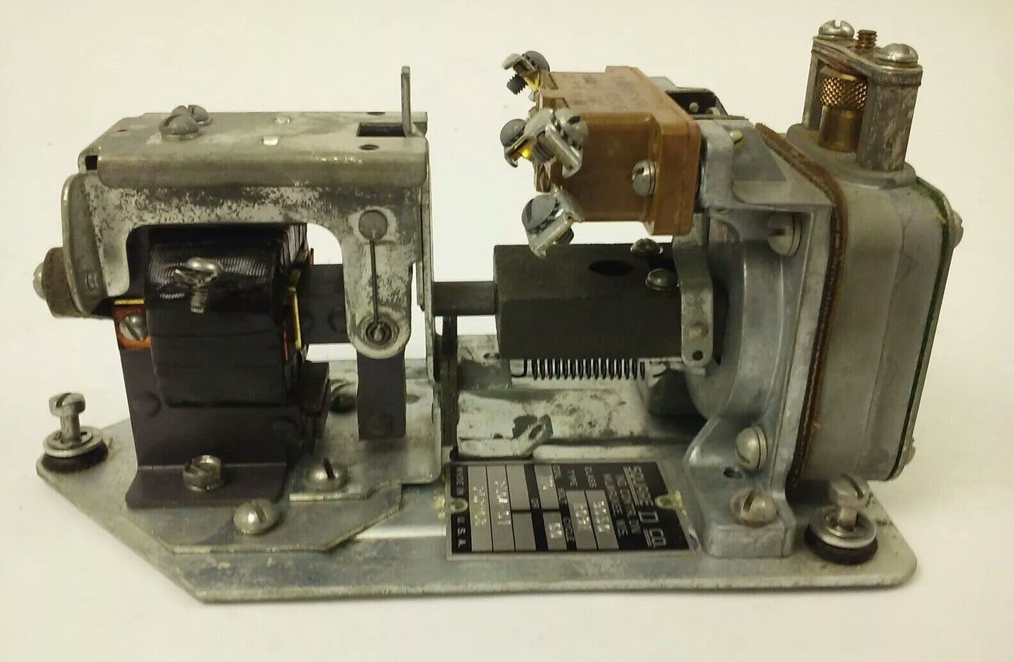 SQ. D CLASS 9050 TYPE RO-9E, AC PNEUMATIC TIMING RELAY, 110V, 60HZ, 15A, NEW