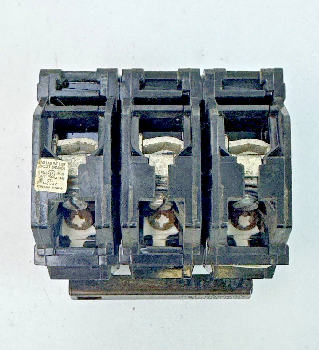 GE - THQL32015 - COMMON TRIP CIRCUIT BREAKER - 3 POLE, 15 A, 240 VAC