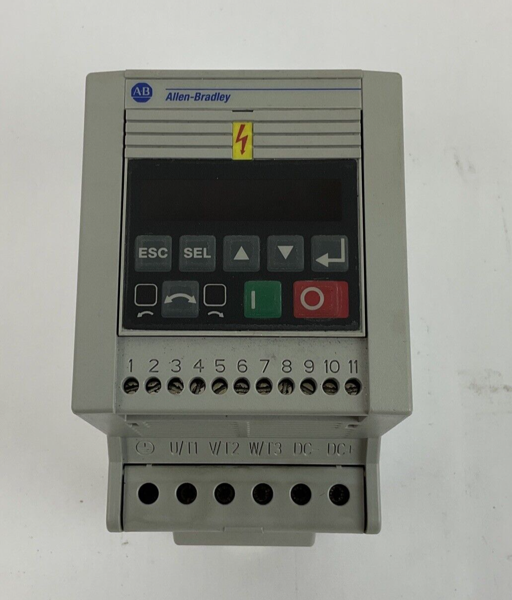 ALLEN BRADLEY 160-BA03NPS1 SPEED CONTROLLER SER.C FRN7.04 1HP .75KW 460V 2.8A