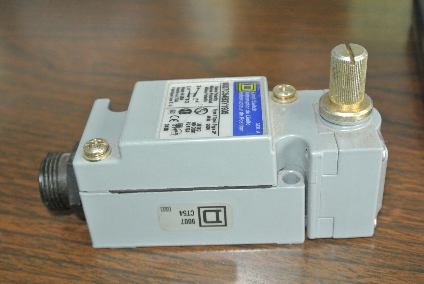 SQUARE D 9007C54B2Y1905 Ser. A - LIMIT SWITCH - NEW SURPLUS - TYPE B OPER. HEAD