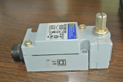 SQUARE D 9007C54B2Y1905 Ser. A - LIMIT SWITCH - NEW SURPLUS - TYPE B OPER. HEAD