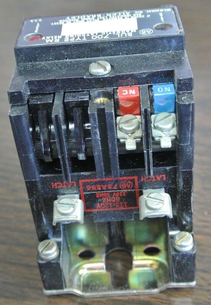 ALLEN-BRADLEY 700-RM110A1 - AC CONTROL RELAY - 120V, 60Hz - NEW SURPLUS