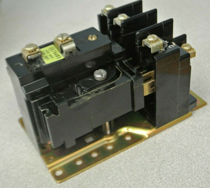 ALLEN-BRADLEY 700-BR030A2 TYPE BR AC RELAY / 240V, 60Hz / 3 N.C. / NEW SURPLUS