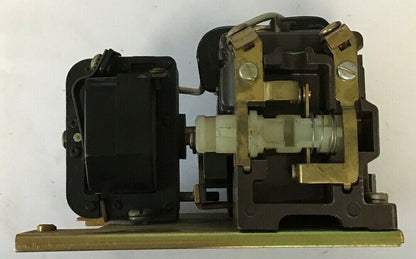 SYLVANIA 5UH4-2-76 LATCHING RELAY 4 CONTACTS 2N.O./2N.C. 600VAC 120VOLTS 60HZ