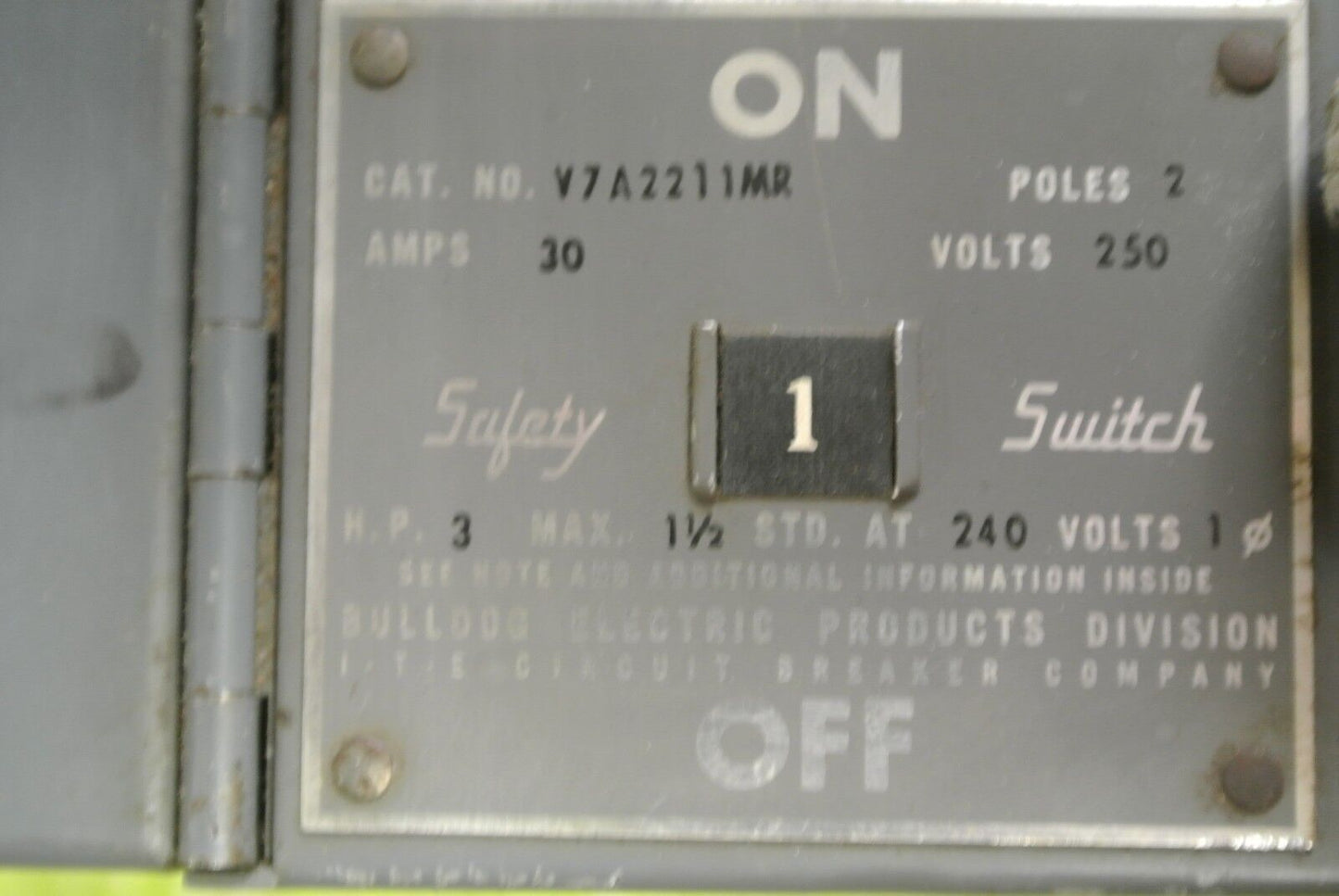 I-T-E V7A2211MR CLAMPMATIC VACU-BREAK FUSIBLE PANELBOARD SWITCH 250V, 30A