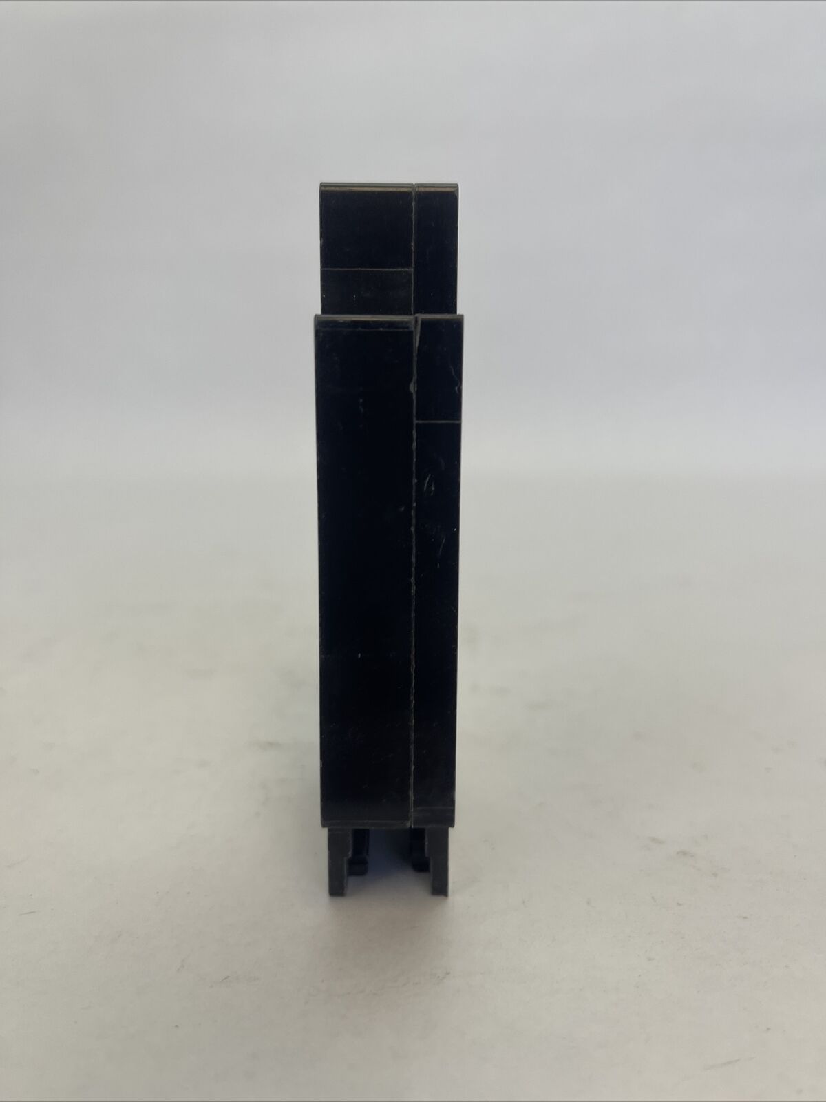 SQUARE D QOU120 CIRCUIT BREAKER W/ VISI-TRIP INDICATOR 20A 120/240VAC 1P SER 2