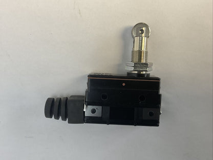OMRON Z-15GQ22A55-B5V LIMIT SWITCH 15A 125/250/480VAC