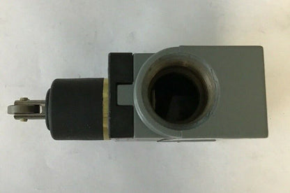 SQUARE D 9007 Y54D ENCLOSED PRECISION SWITCH