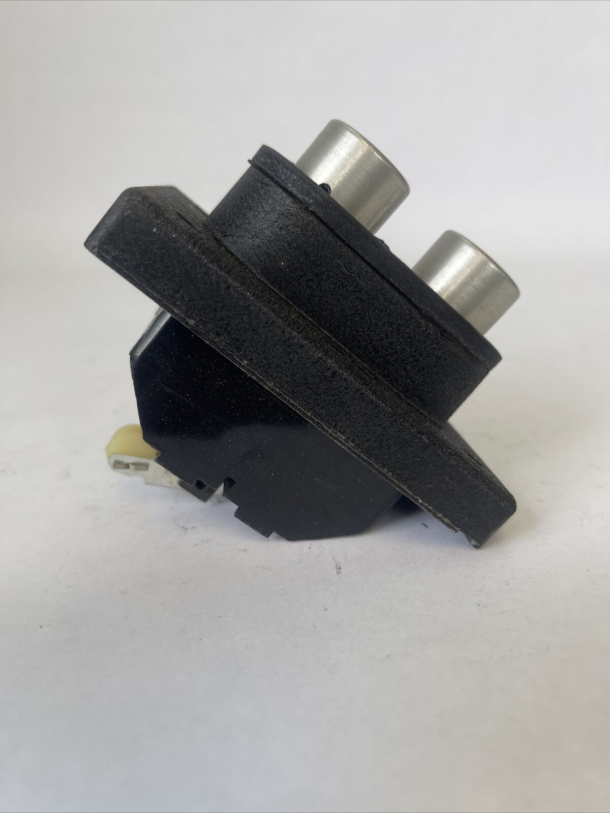 REES 03924-000 CONTROL PUSHBUTTON SWITCH 600VAC 250VDC SAME POLARITY ONLY