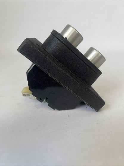 REES 03924-000 CONTROL PUSHBUTTON SWITCH 600VAC 250VDC SAME POLARITY ONLY