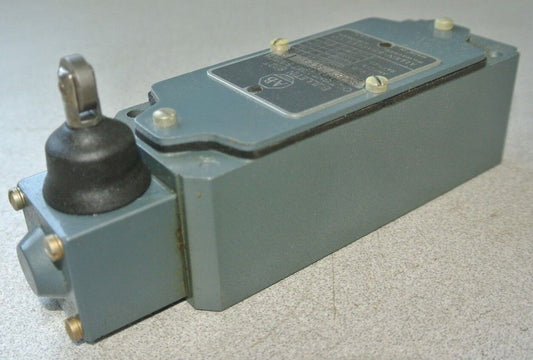 ALLEN-BRADLEY 802T-K1T OILTIGHT LIMIT SWITCH, SIDE PUSH ROLLER - NEW SURPLUS