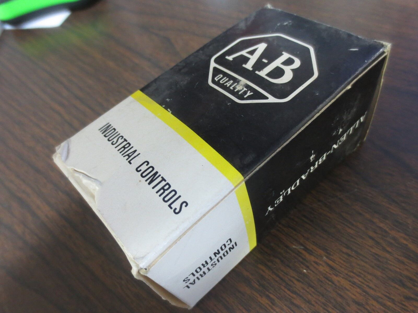 ALLEN-BRADLEY 40146-017-68 LIMIT SWITCH HEAD, SIDE PUSH - NEW SURPLUS
