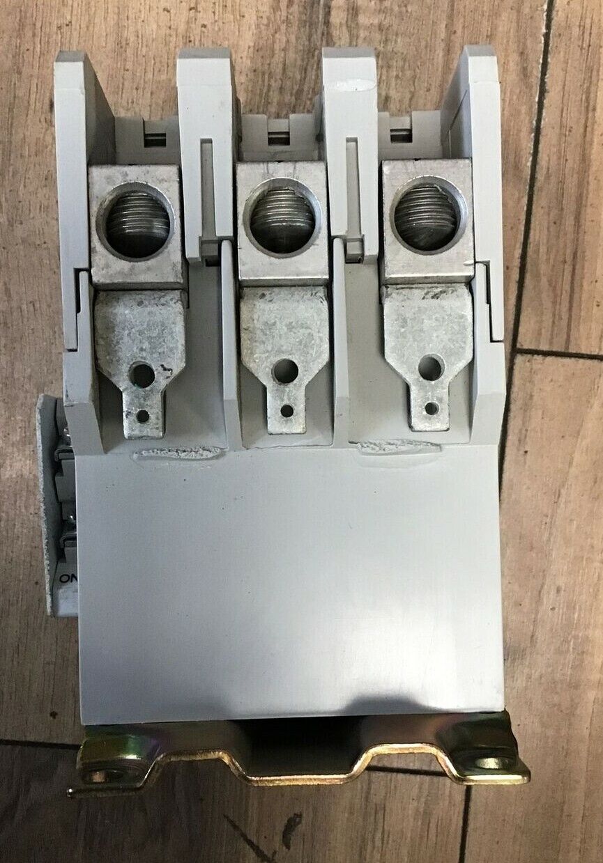 CUTLER HAMMER CONTACTOR CN15KN3 NEMA SIZE 3 SER. A1 W/ C320KGS32 AUX. CONTACT