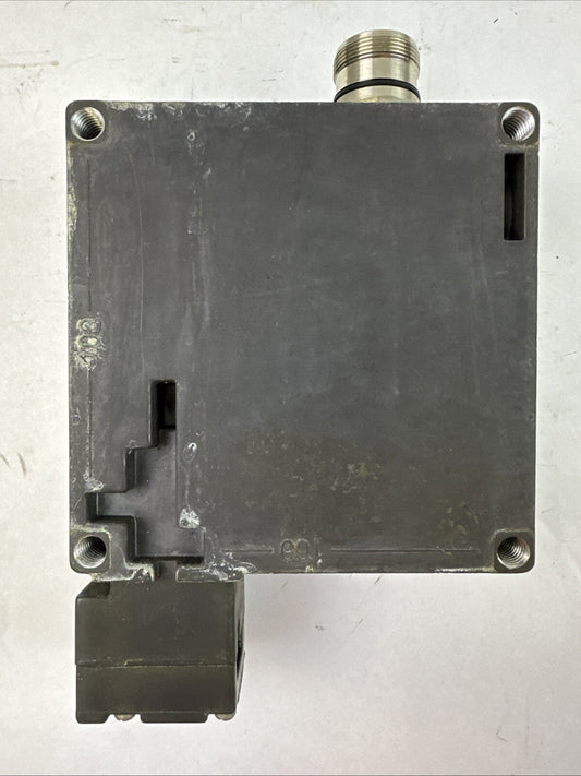 EUCHNER TZ1LE024RC18VAB-C1826 SAFETY SWITCH AC-15 4A 110V DC-13 4A 24V