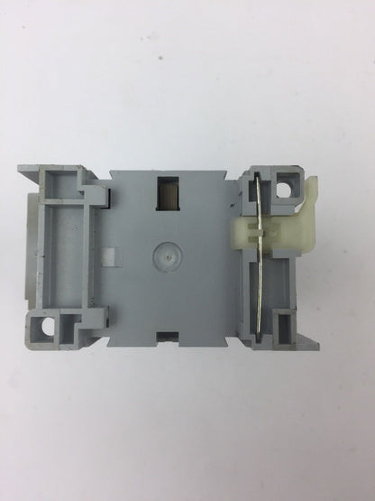 ALLEN BRADLEY 700-CF310D* CONTROL RELAY 600VAC 25 A WITH 100-FSD250 SURGE SUPRES