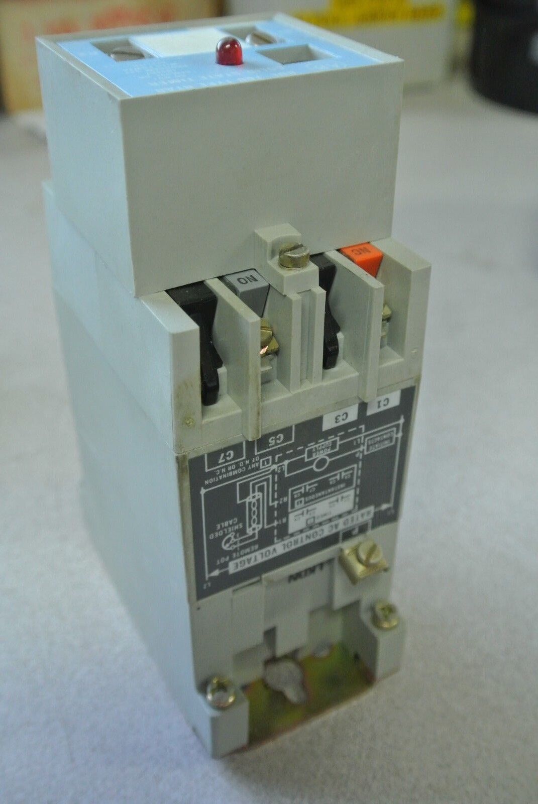 ALLEN-BRADLEY 700-RTAR00V000A1 TYPE RT SOLID STATE TIMING RELAY 120V NEW SURPLUS