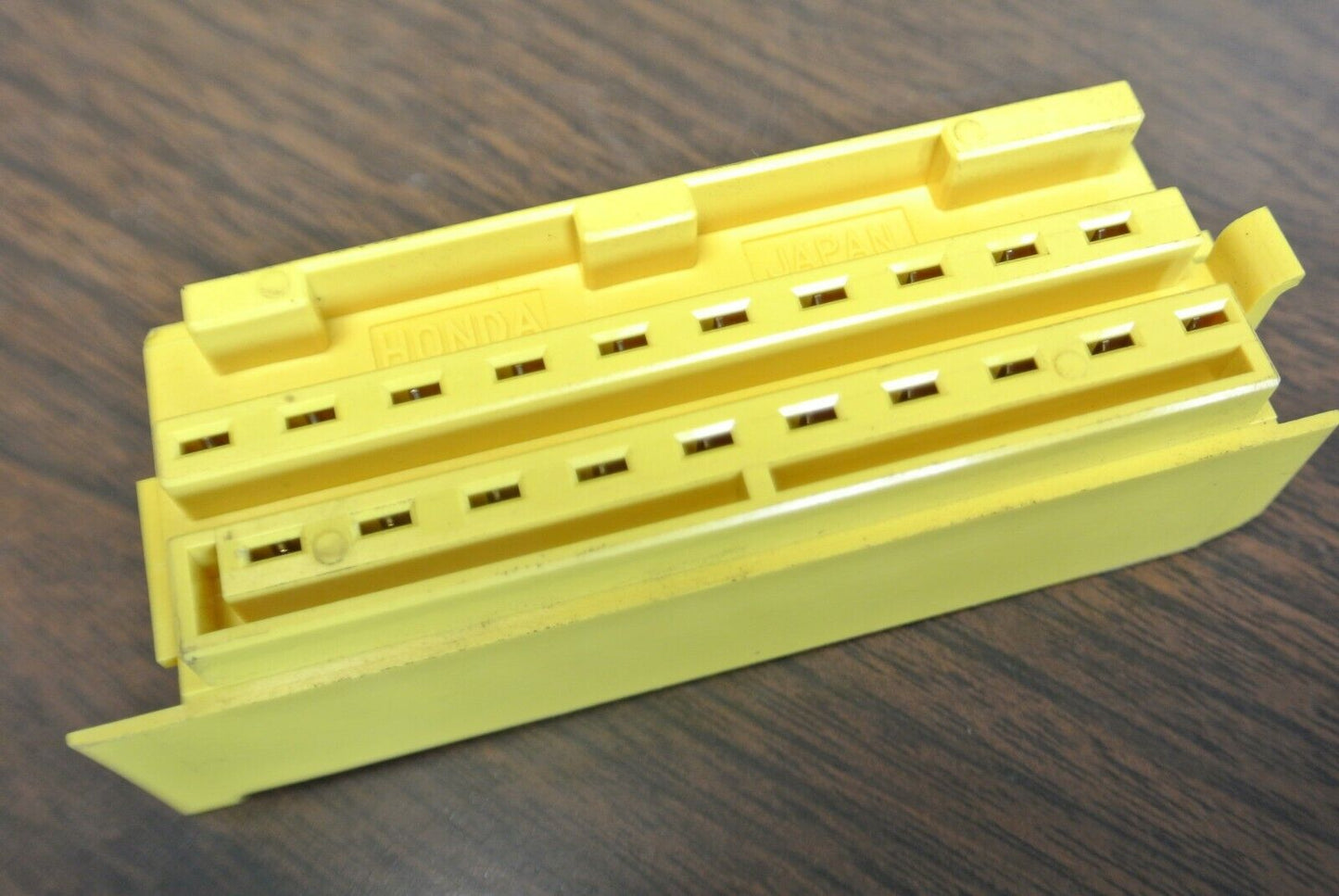 LOT of 3 / HONDA TERMINAL BLOCK MDL930 (?) / YELLOW / 20-TERMINALS / CHIPPED