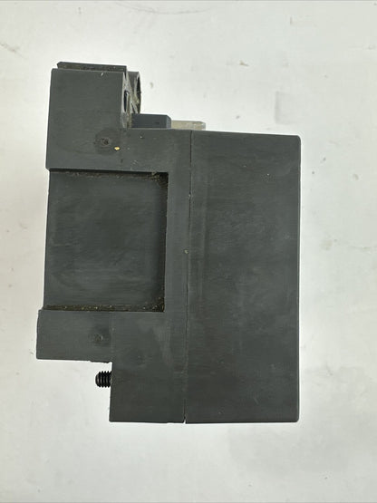 SIEMENS 6ES7 142-1BD40-0XB0 SIMATIC S7 DIGITAL OUTPUT MODULE DO 4 X DC 24V 2A