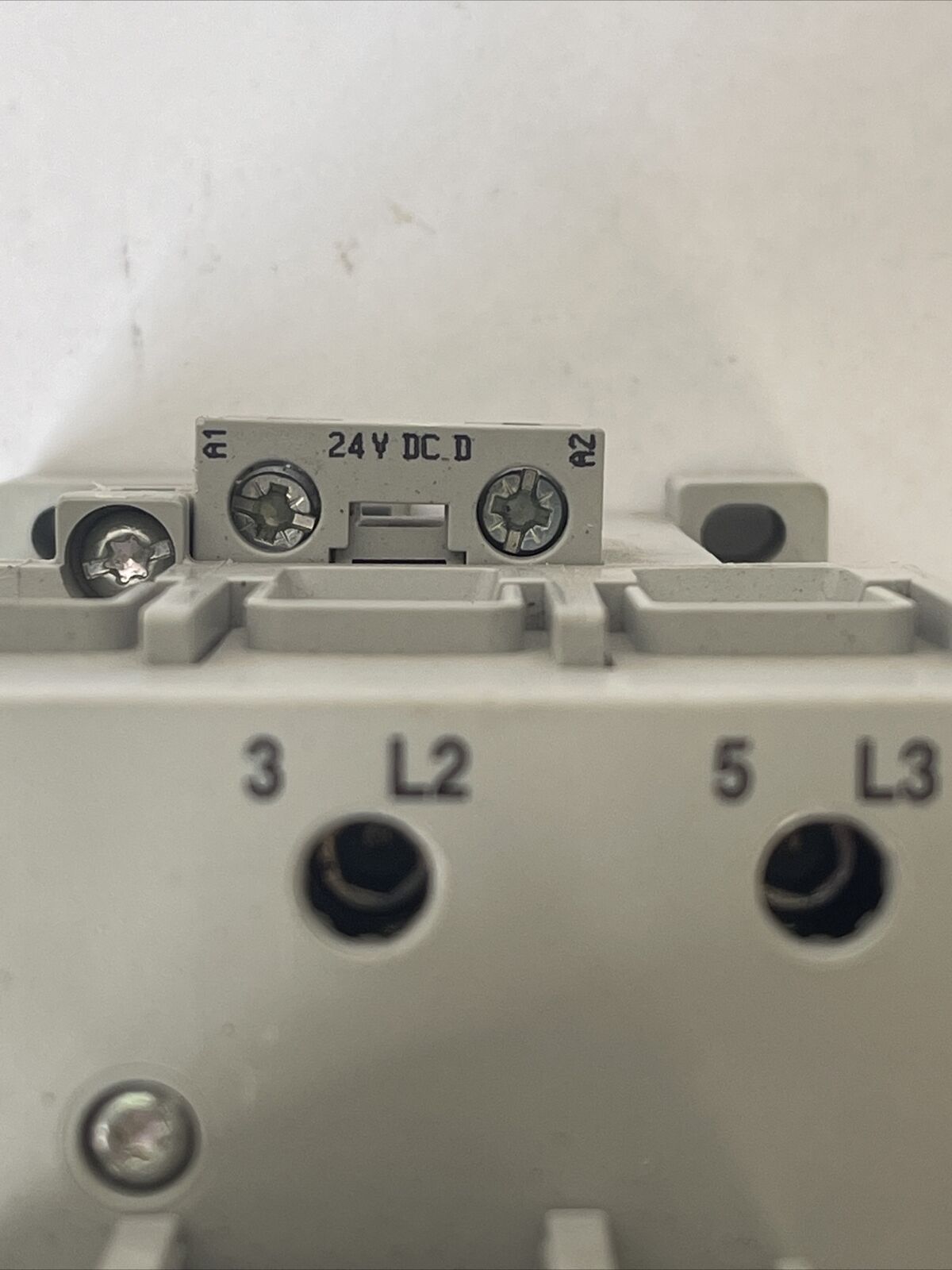 ALLEN BRADLEY 100-C60D*00 SER B CONTACTOR 600VAC 90A 50HP COIL 24VDC 100-F SER B