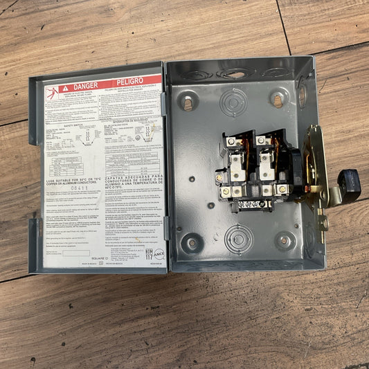 SQUARE D D221N FUSIBLE DISCONNECT SWITCH SER.E3 30A 240VAC 3PH 60HZ