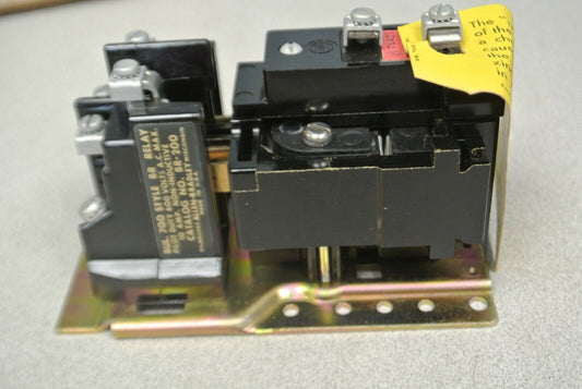 ALLEN-BRADLEY 700-BR200 TYPE BR AC RELAY / 2 POLE / 110V / 2 N.O. / NEW SURPLUS