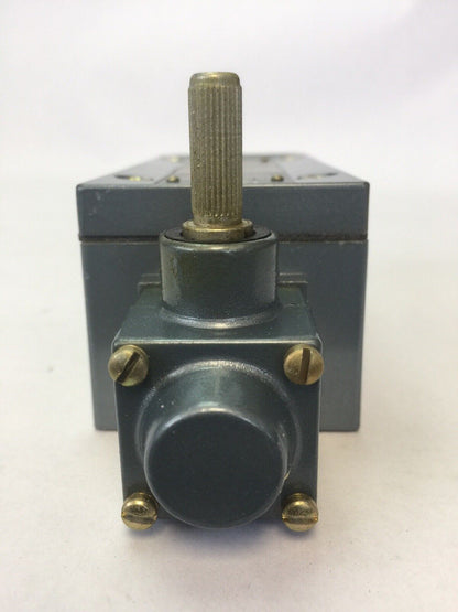 ALLEN BRADLEY 802X-A4W2 LIMIT SWITCH 600VAC 7200VA 720VA SERIES C NEMA TYPE 4