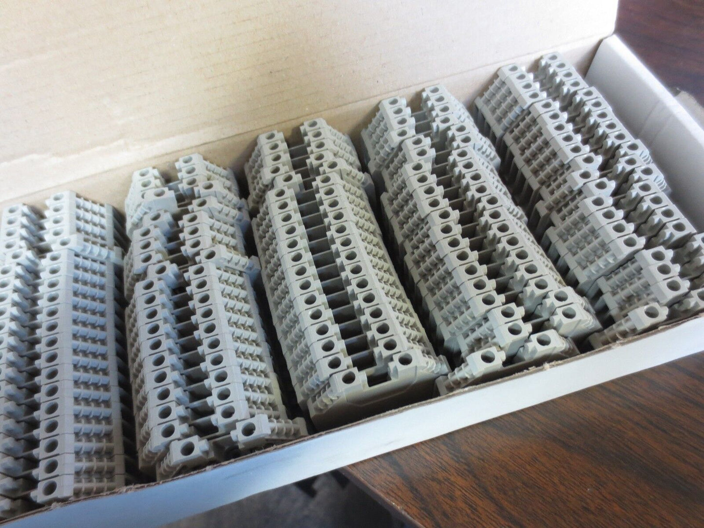 GE 451WN02G IEC TERMINAL BLOCK / SCREW CLAMP 2.5mm FEED THRU, LOT/99 NEW SURPLUS