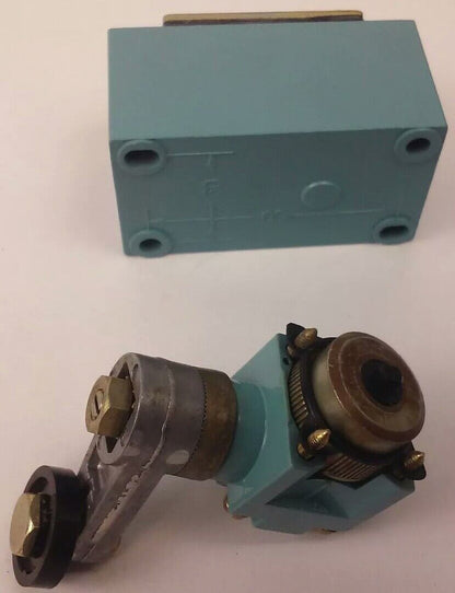 TELEMECANIQUE XCK-B1D31 LIMIT SWITCH, 300V, ENCL.4, 10A-250V, 4A-380V, NEW