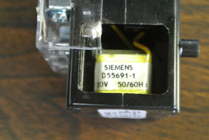 SIEMENS 52PA4G2 OILTIGHT TRANSFORMER-TYPE PILOT LIGHT 120VAC - RED - NEW SURPLUS