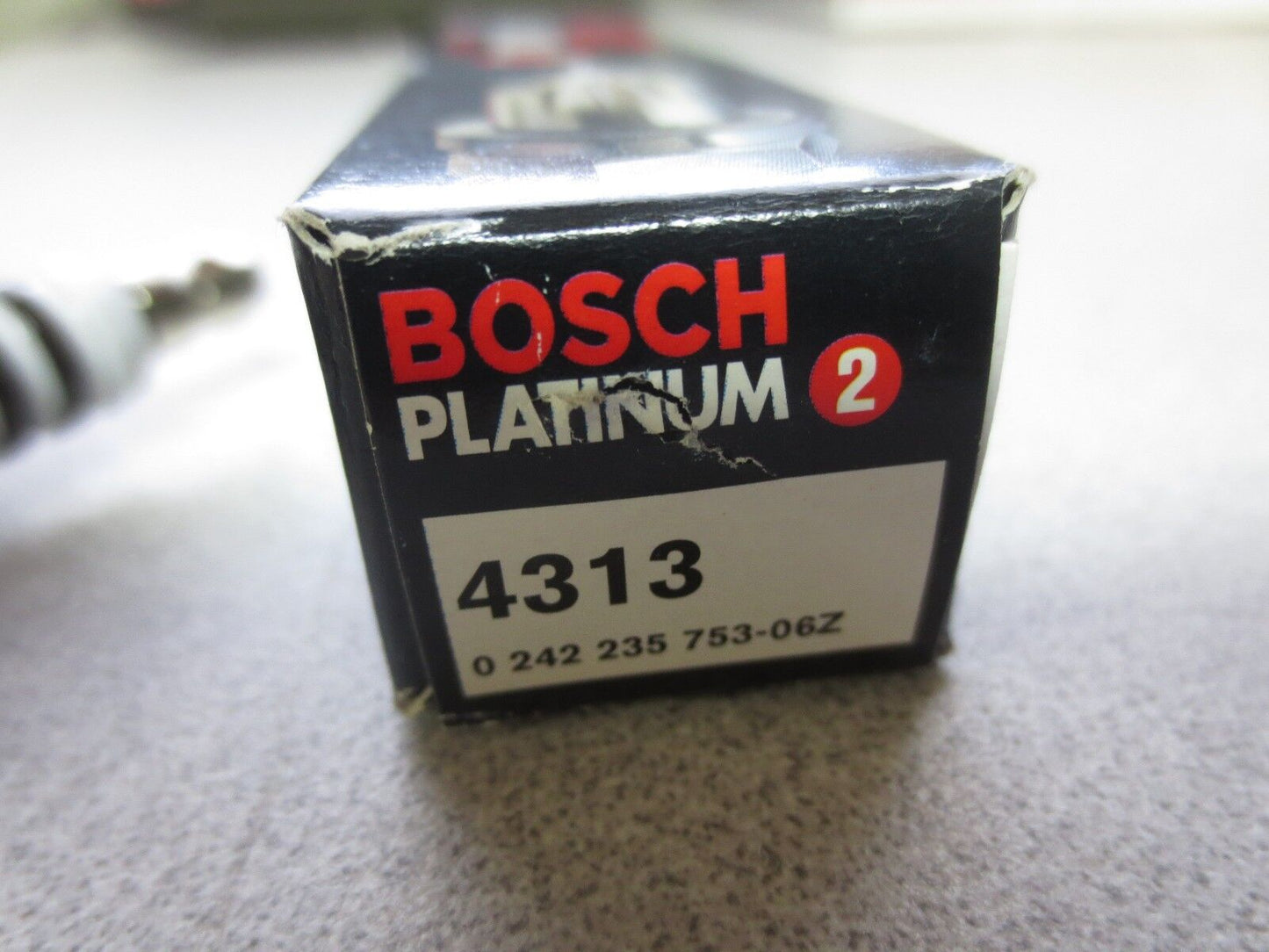 BOSCH 4313 / 0 242 235 753 PLATINUM 2 SPARK PLUGS - NEW SURPLUS, PACK of 4