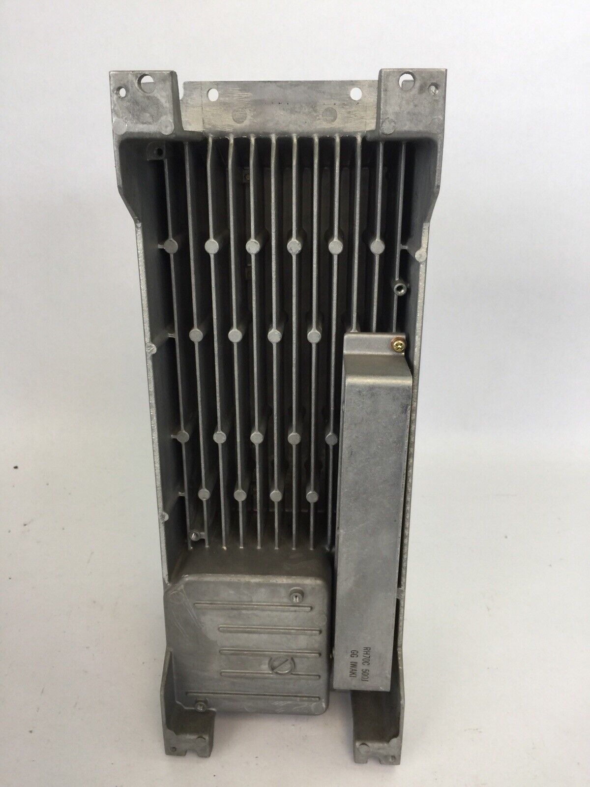 YASKAWA CACR-SR05BE12G-E AC SERVOPACK INPUT 200-230VAC 5A OUTPUT 0-230VAC  3.8A