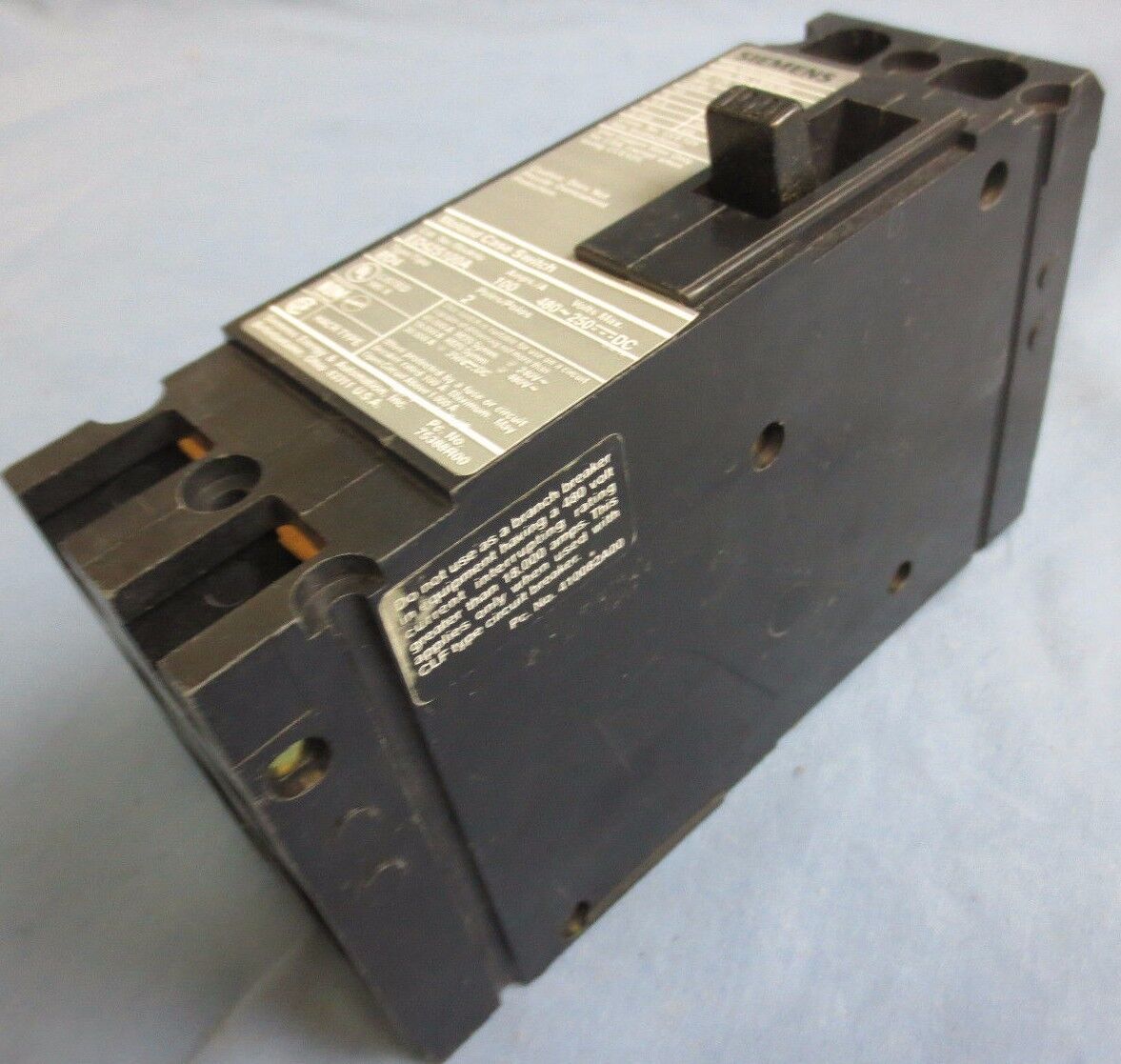 SIEMENS ED42S100A MOLDED CASE CIRCUIT BREAKER 100A, 480VAC, 2-POLE NEW SURPLUS