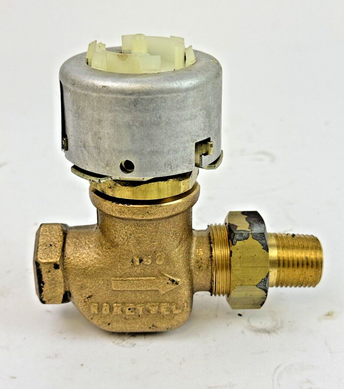 HONEYWELL - VP525C1016 2 - 1/2" NPT MALE UNION TWO-WAY UNITARY VALVE (2 Cv)