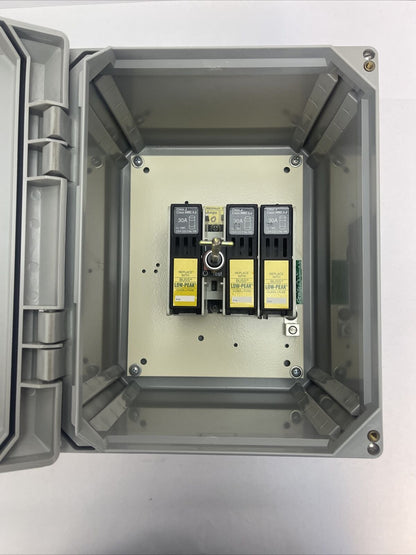 BUSSMANN EFJ30P-3P02 FUSIBLE DISCONNECT SWITCH 600V 60HZ 3P 30A 20HP TYPE 4,4X