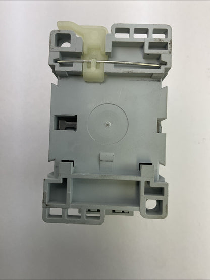ALLEN BRADLEY 100-C16*10 SER B CONTACTOR  600VAC 30AMP 3PH 15HP COIL 120V 60HZ