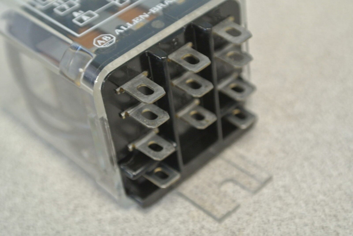 ALLEN-BRADLEY 700-HD33A2 Ser. A / TYPE H CONTROL RELAY / 10A / 3PDT NEW SURPLUS