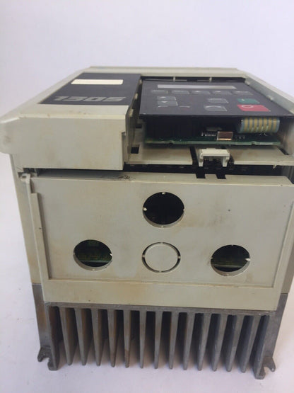 ALLEN BRADLEY 1305-BA06A AC DRIVE INPUT 380-460V 5.8A OUTPUT 380-460V 6.0A 3 HP