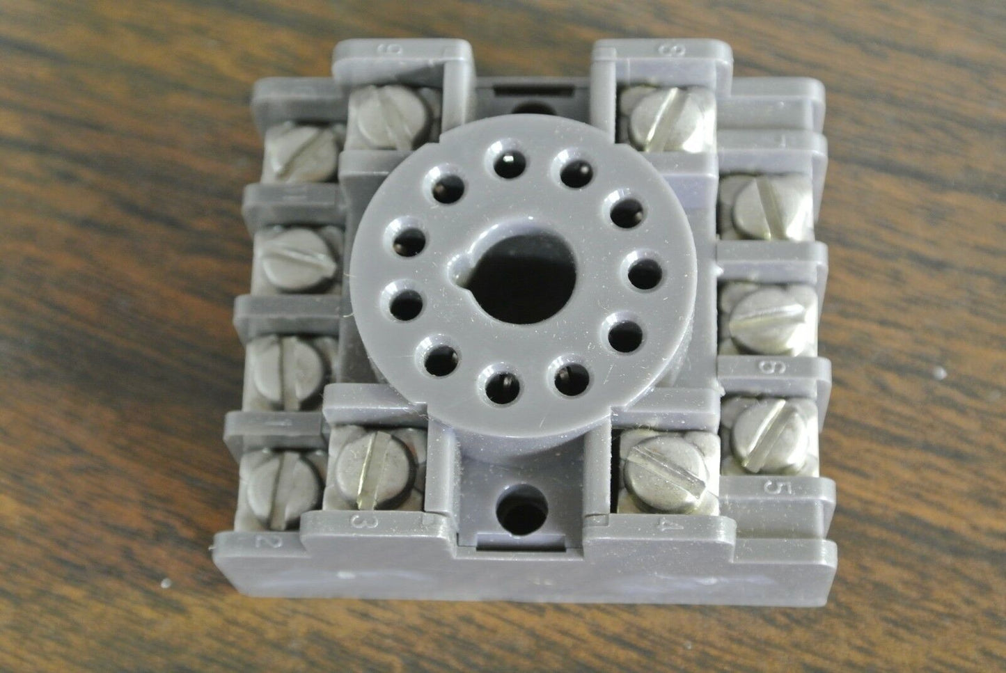 SQUARE D - 8501 NR6 - 11-PIN RELAY SOCKET / BASE - 10A, 300V - NEW SURPLUS