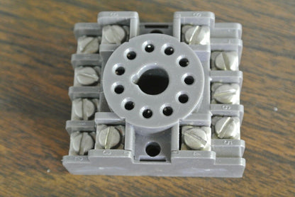 SQUARE D - 8501 NR6 - 11-PIN RELAY SOCKET / BASE - 10A, 300V - NEW SURPLUS