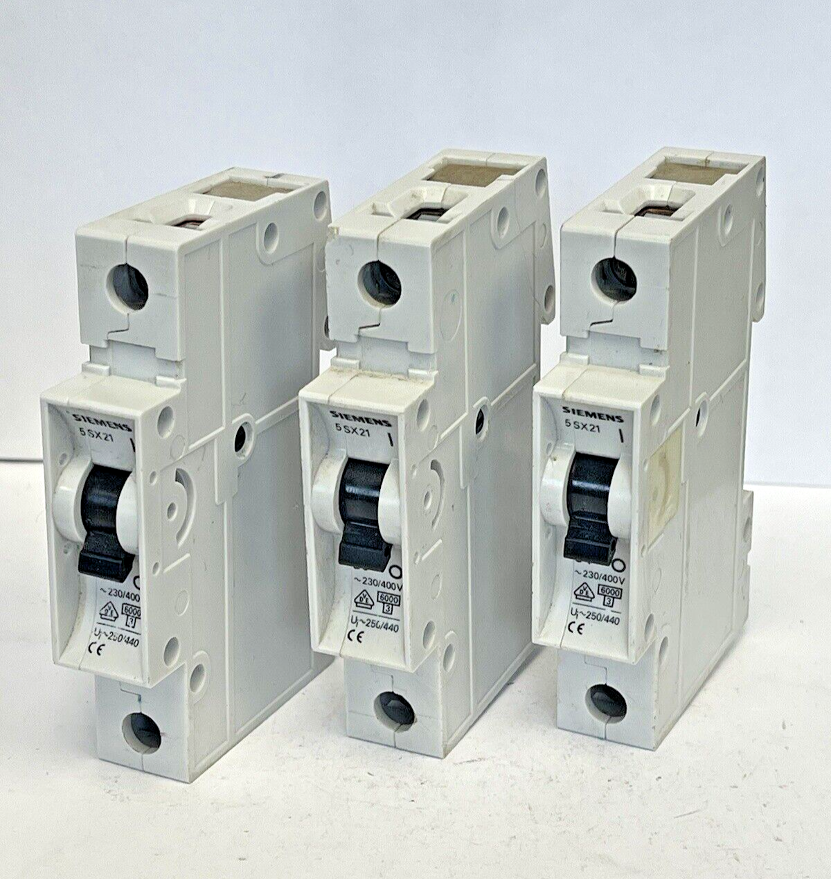 SIEMENS *LOT OF 3*- 5SX21 - CIRCUIT BREAKERS - D1,6 15 Amp 1 Pole - 230/400V