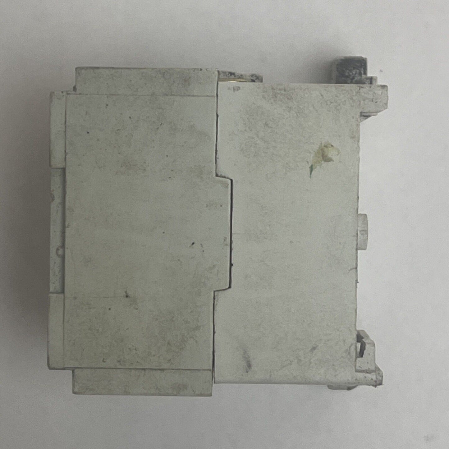 ALLEN BRADLEY 100-MO9N*3 SER A CONTACTOR 600VAC 12A 5HP COIL 24VDC