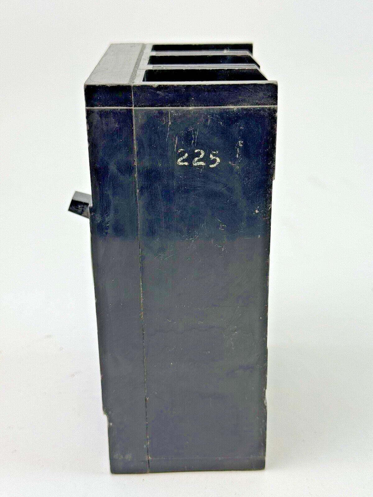 GE - THQD32225 - MOLDED CASE CIRCUIT BREAKER - 3 POLE/225A/240 VAC