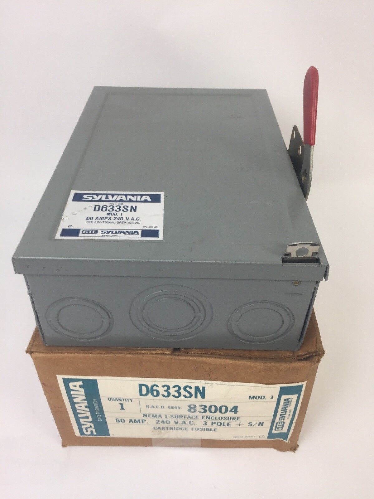 SYLVANIA D633SN FUSIBLE SAFETY SWITCH 60A 240VAC 3 POLE NEMA 1 SURFACE ENCLOSURE