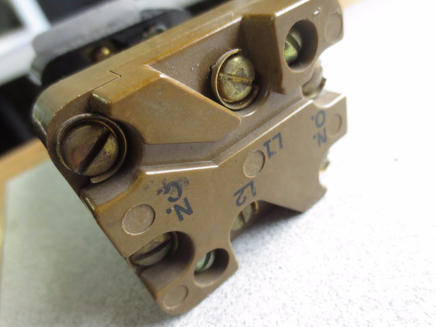 SQUARE D CLASS 9001 TYPE TP37 PUSH BUTTON - 208-220V 50-60Hz