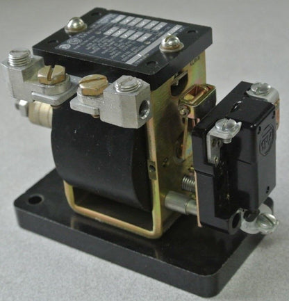 ALLEN-BRADLEY 809-A09E INSTANTANEOUS TRIP CURRENT RELAY 600V 28A AC/DC
