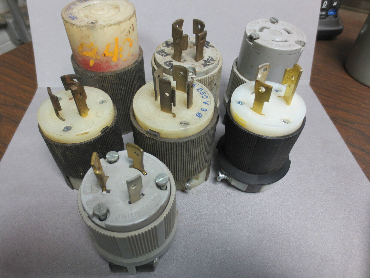 MIXED LOT of 7 HUBBELL & ARROW-HART 3- & 4-PRONG PLUGS and RECEPTACLES