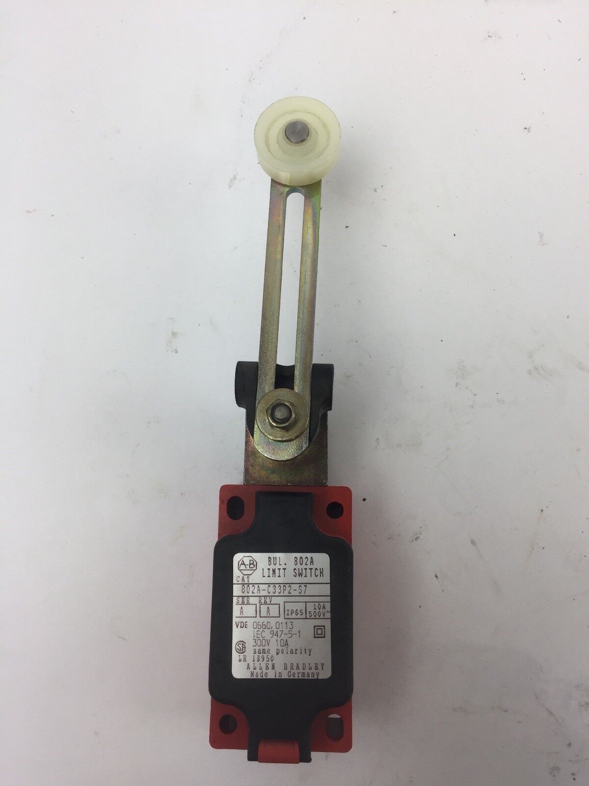 ALLEN BRADLEY 802S-C33P2-S7 LIMIT SWITCH 300V 10A SERIES A